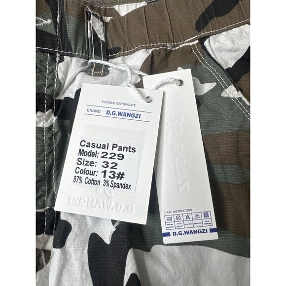 Mens Camouflage Cargo Shorts Size 32 Zipper & Button Closure Multiple Pockets - Picture 8 of 9